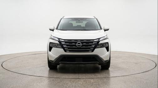 Everest White Pearl Tricoat 2025 Nissan Rogue SV