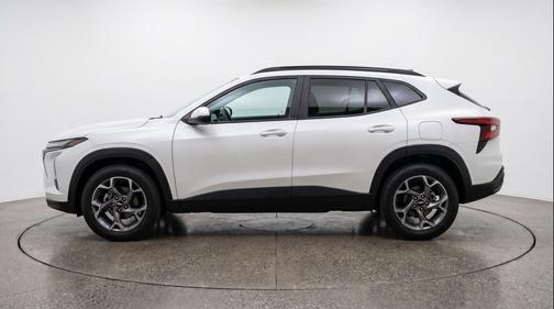 Summit White 2025 Chevrolet Trax LT