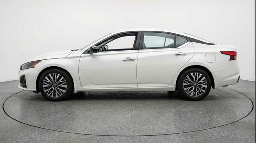 Glacier White 2025 Nissan Altima SV FWD