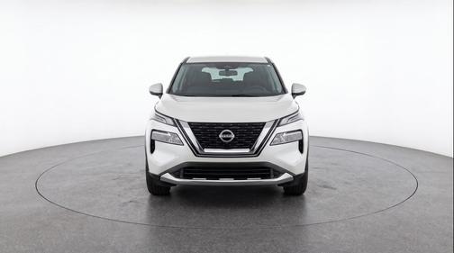 Everest White Pearl Tricoat 2026 Nissan Rogue SV