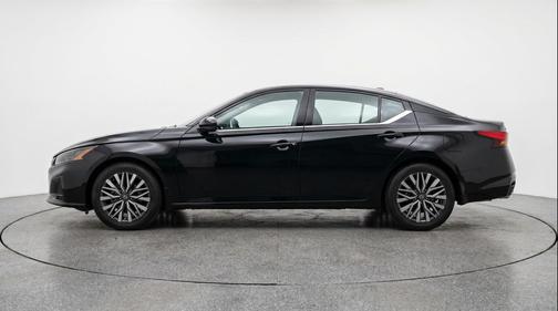 Super Black 2025 Nissan Altima SV FWD