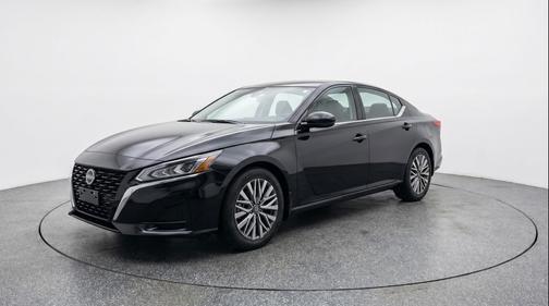 Super Black 2025 Nissan Altima SV FWD