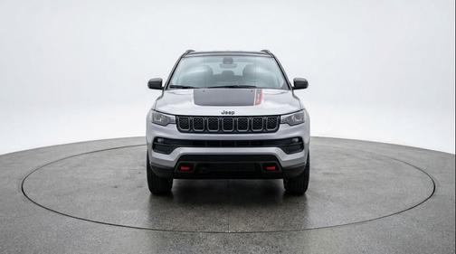 Silver Zynith Metallic Clearcoat 2025 Jeep Compass Trailhawk