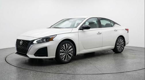 Glacier White 2025 Nissan Altima SV FWD