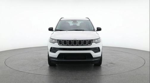 Bright White Clearcoat 2025 Jeep Compass Latitude