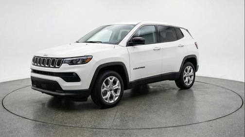 Bright White Clearcoat 2025 Jeep Compass Latitude
