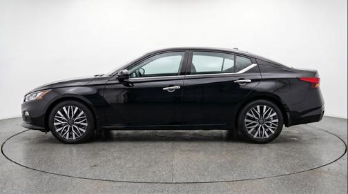 Super Black 2025 Nissan Altima SV FWD