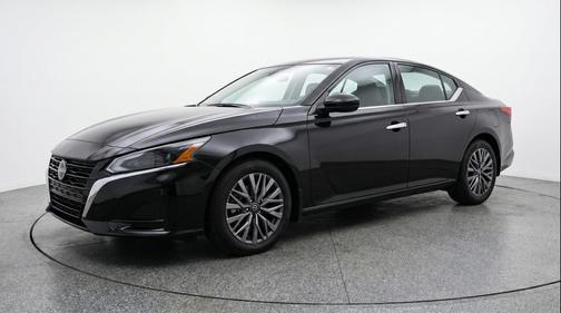 Super Black 2025 Nissan Altima SV FWD