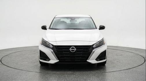 Glacier White 2025 Nissan Altima SV FWD