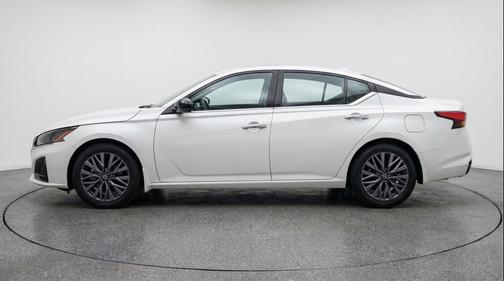Glacier White 2025 Nissan Altima SV FWD
