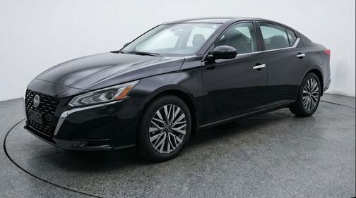 Super Black 2025 Nissan Altima SV FWD