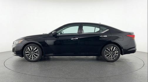 Super Black 2025 Nissan Altima SV FWD