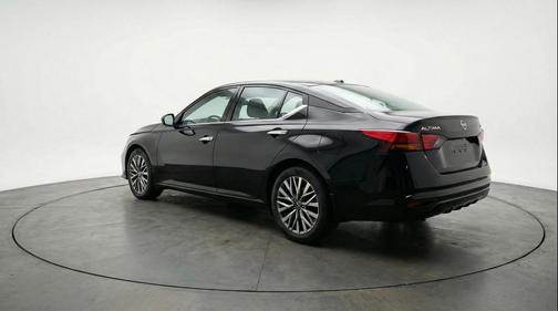 Super Black 2025 Nissan Altima SV FWD