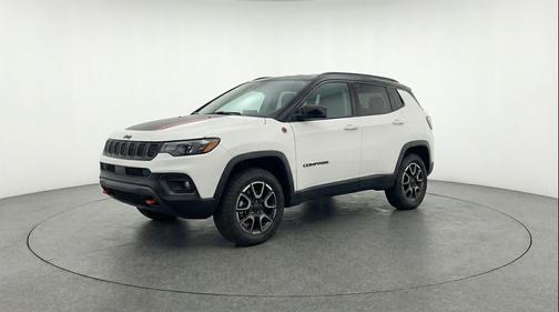 Bright White Clearcoat 2025 Jeep Compass Trailhawk