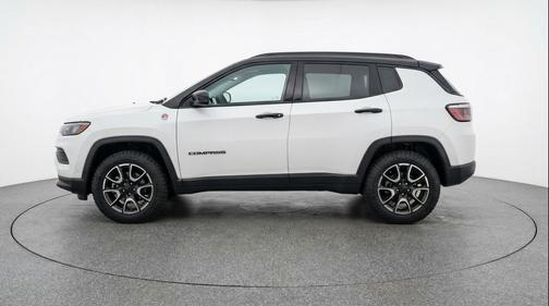 Bright White Clearcoat 2025 Jeep Compass Trailhawk