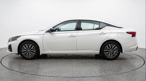 Glacier White 2025 Nissan Altima SV FWD