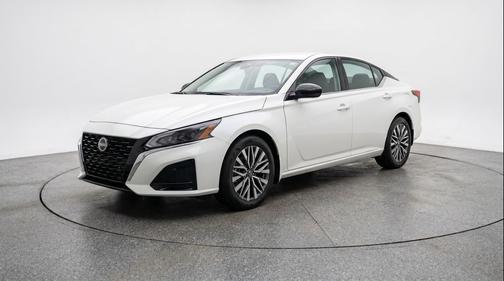 Glacier White 2025 Nissan Altima SV FWD