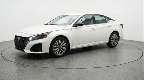 Glacier White 2025 Nissan Altima SV FWD