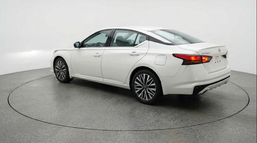 Glacier White 2025 Nissan Altima SV FWD