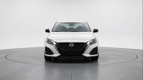 Glacier White 2025 Nissan Altima SV FWD