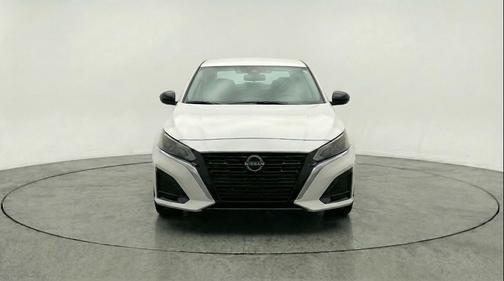 Glacier White 2025 Nissan Altima SV FWD