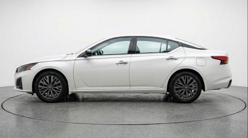 Glacier White 2025 Nissan Altima SV FWD