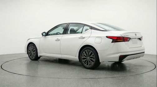 Glacier White 2025 Nissan Altima SV FWD