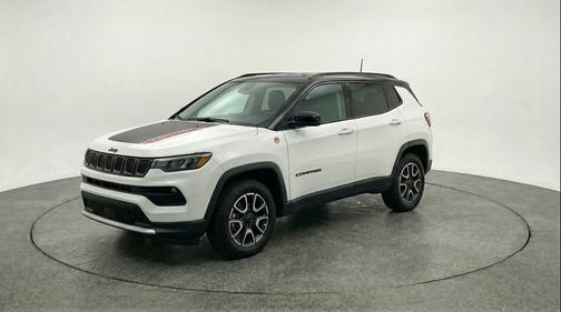 Bright White Clearcoat 2025 Jeep Compass Trailhawk