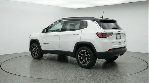 Bright White Clearcoat 2025 Jeep Compass Trailhawk