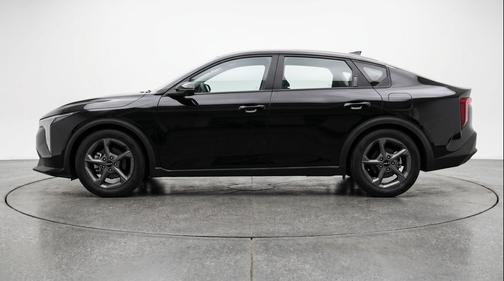 Aurora Black Pearl 2025 Kia K4 LXS