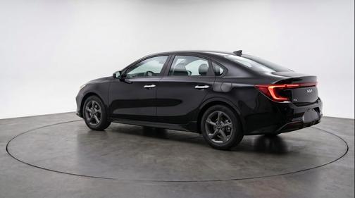 Aurora Black Pearl 2025 Kia K4 LXS