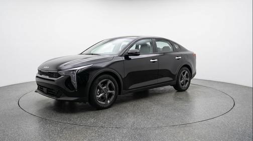 Aurora Black Pearl 2025 Kia K4 LXS
