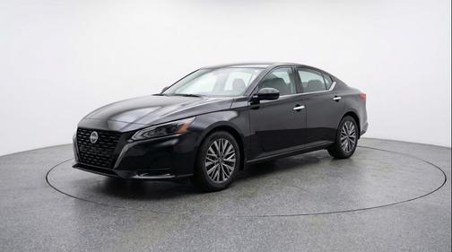 Super Black 2025 Nissan Altima SV FWD