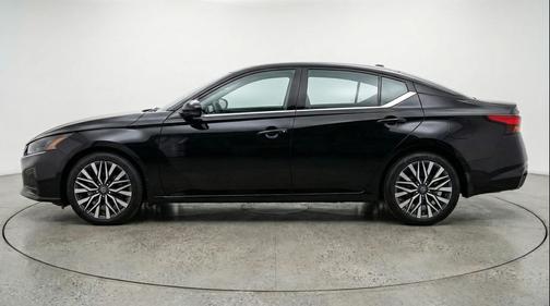 Super Black 2025 Nissan Altima SV FWD