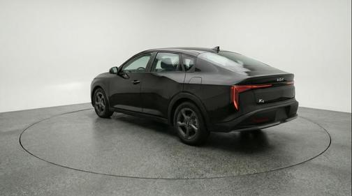 Aurora Black Pearl 2025 Kia K4 LXS