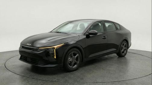 Aurora Black Pearl 2025 Kia K4 LXS