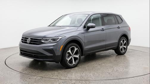 platinum gray metallic 2026 Volkswagen Tiguan 2.0T SE