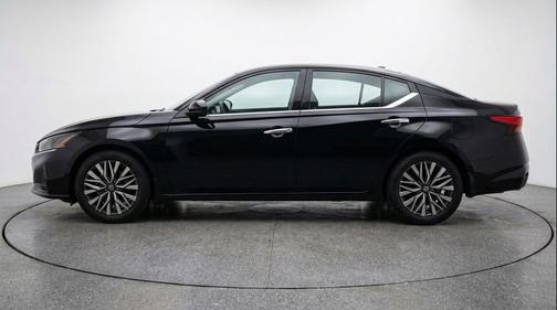 Super Black 2025 Nissan Altima SV FWD