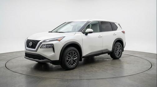 Everest White Pearl Tricoat 2026 Nissan Rogue SV