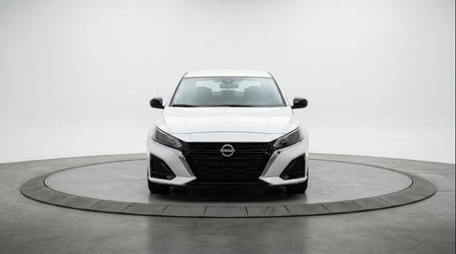Glacier White 2025 Nissan Altima SV FWD