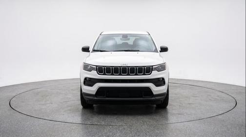Bright White Clearcoat 2025 Jeep Compass Latitude