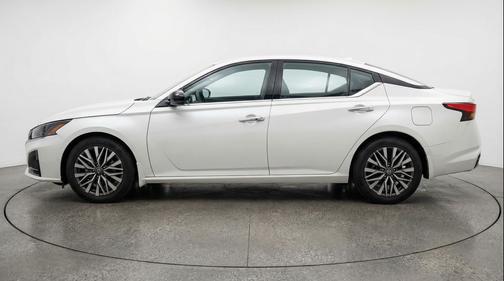 Glacier White 2025 Nissan Altima SV FWD