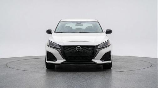 Glacier White 2025 Nissan Altima SV FWD