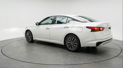 Glacier White 2025 Nissan Altima SV FWD