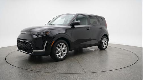 Fusion Black 2025 Kia Soul LX