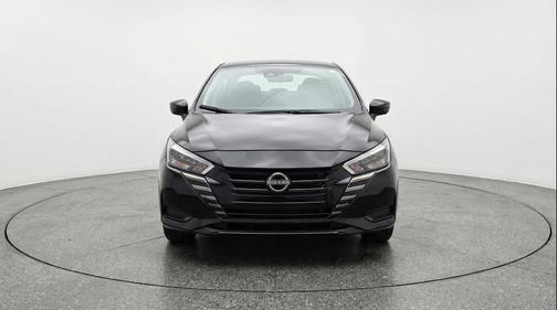 Super Black 2025 Nissan Versa 1.6 SV
