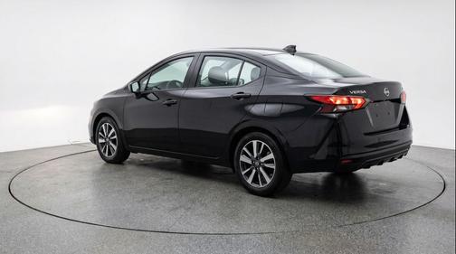 Super Black 2025 Nissan Versa 1.6 SV