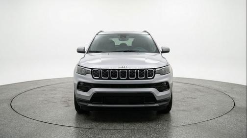 Silver Zynith Metallic Clearcoat 2025 Jeep Compass Limited