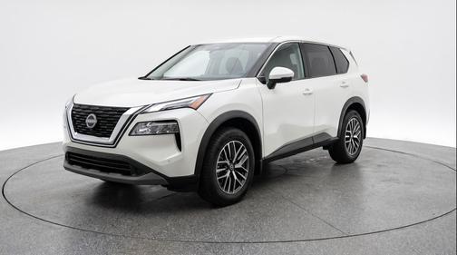 Everest White Pearl Tricoat 2026 Nissan Rogue SV