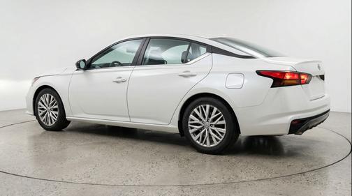 Glacier White 2025 Nissan Altima SV FWD